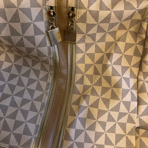 NWOT Geometric Patterned Tan Backpack - Picture 3 of 6
